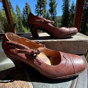 Clarks Artisan Block Heel Mary Jane 8.5 VTG Academia Cottagecore Chunky Chic